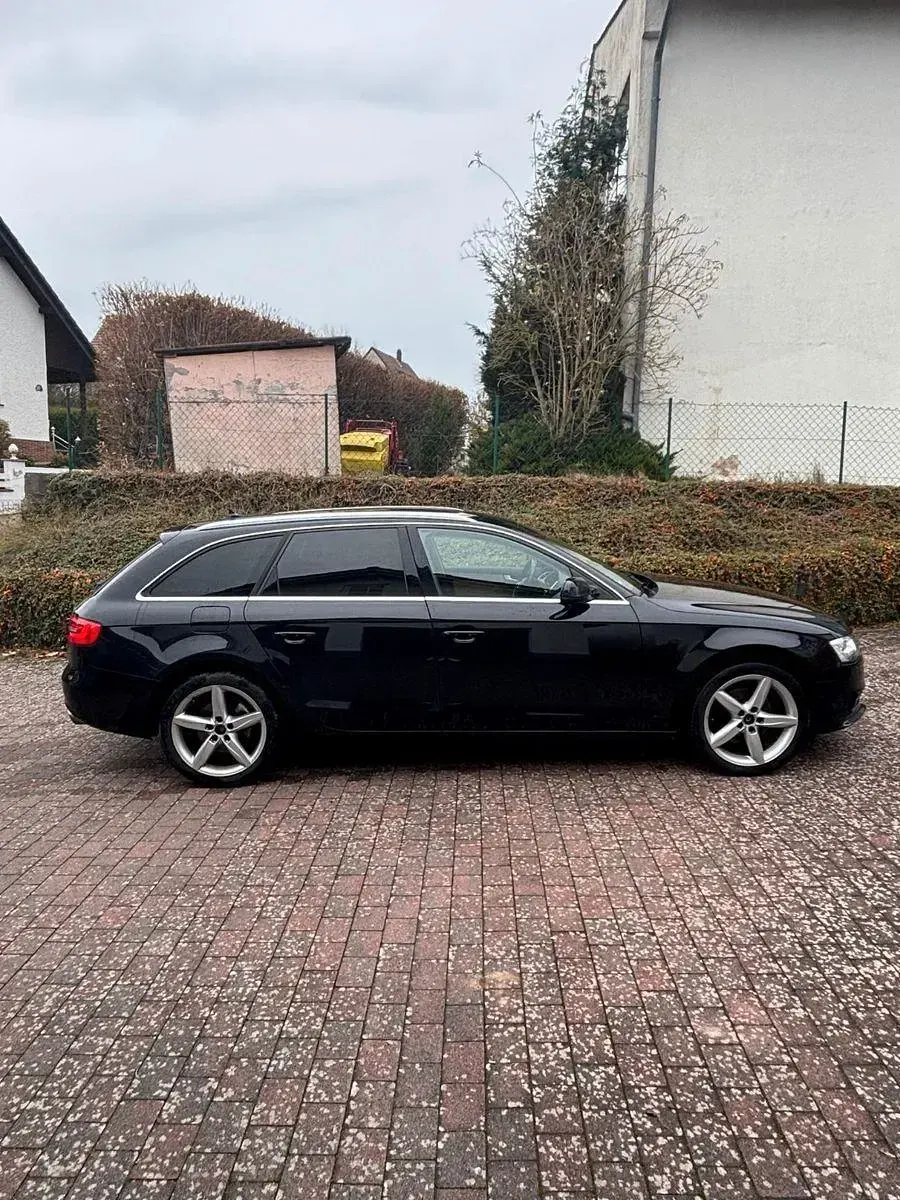 Używany Audi A4 Ambiente 170 KM (125 kW) 2012 Czarny Kombi