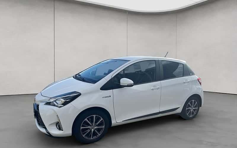 Weiß Gebraucht 2019 Toyota Yaris Hybrid Limousine | 14.490 € (Guter Preis) - Bild 1/4