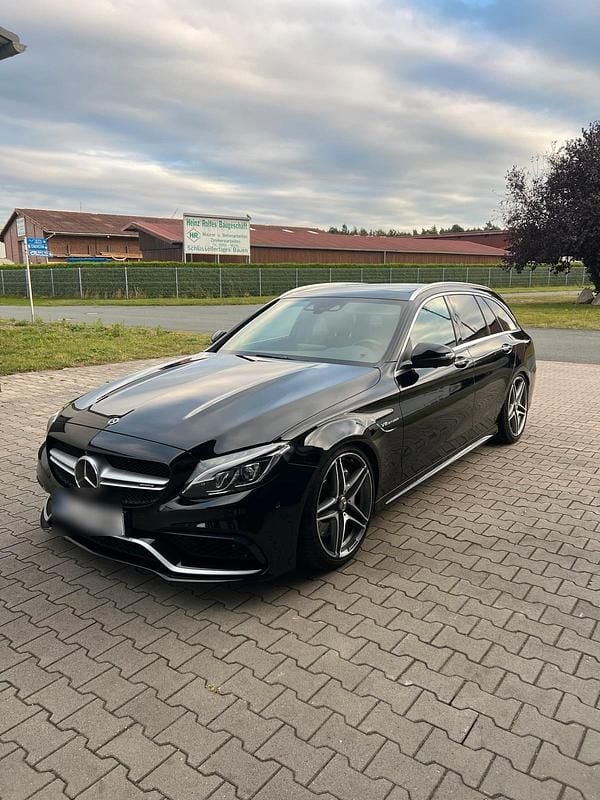 Schwarz Gebraucht 2017 Mercedes C63 AMG AMG Kombi | 43.800 € (Guter Preis) - Bild 1/4