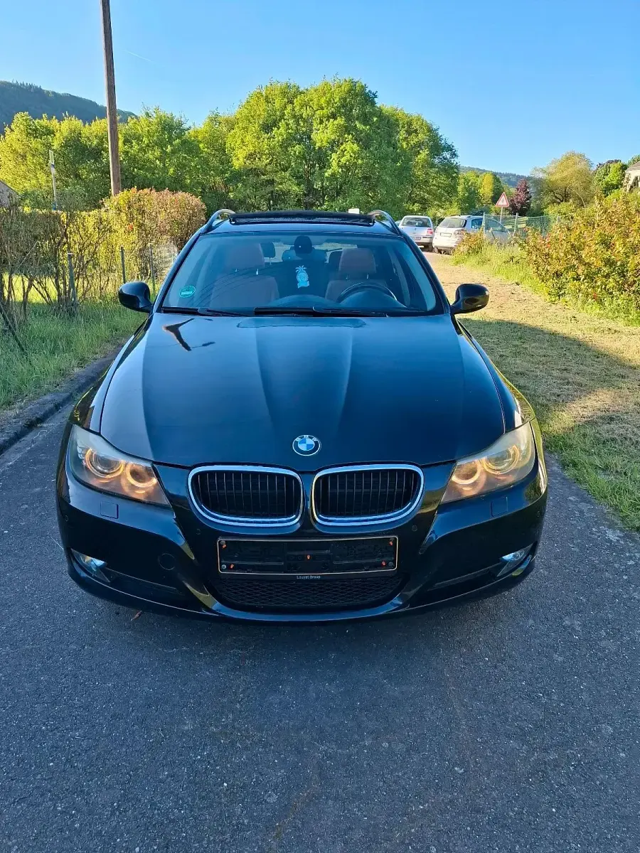 Gebraucht BMW 320 177 PS (130 kW) 2008 Schwarz Kombi