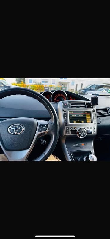 Gebraucht Toyota Verso 177 PS (130 kW) 2010 Grau Van / Kleinbus