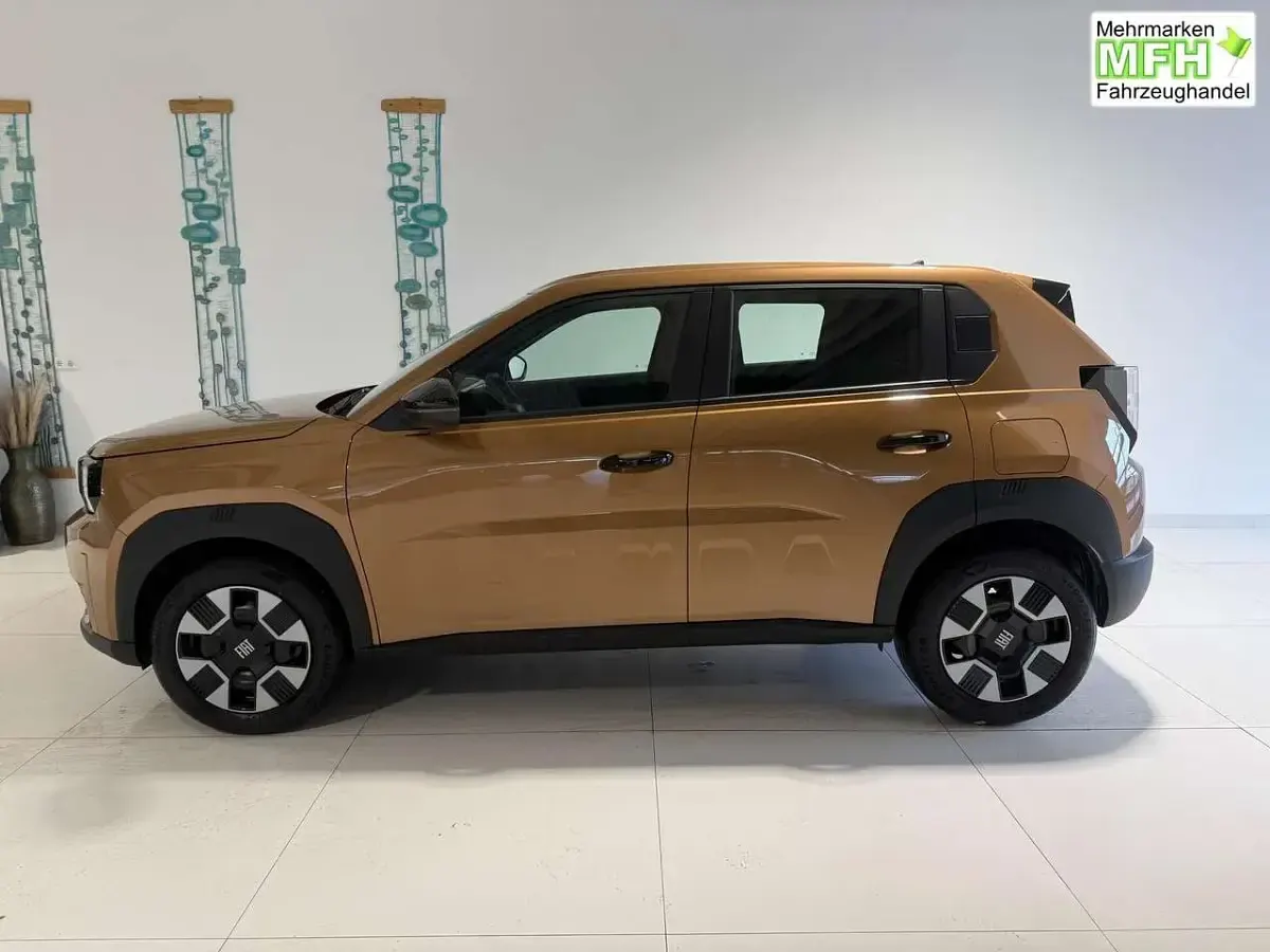 Neu Fiat Grande Panda Icon 110 PS (80 kW) 2025 724 luna bronze Kleinwagen