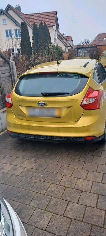 Gebraucht Ford Focus Trend 150 PS (110 kW) 2011 Gelb Limousine
