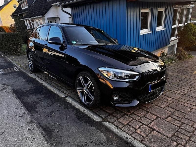 Schwarz Gebraucht 2018 BMW 120 M Sport Kleinwagen | 17.500 € (Guter Preis) - Bild 1/4