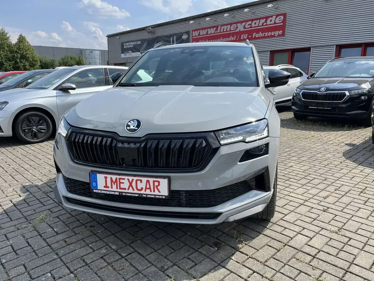 Neu Skoda Karoq SportlinePlus 150 PS (110 kW) 2026 Stahl grau SUV