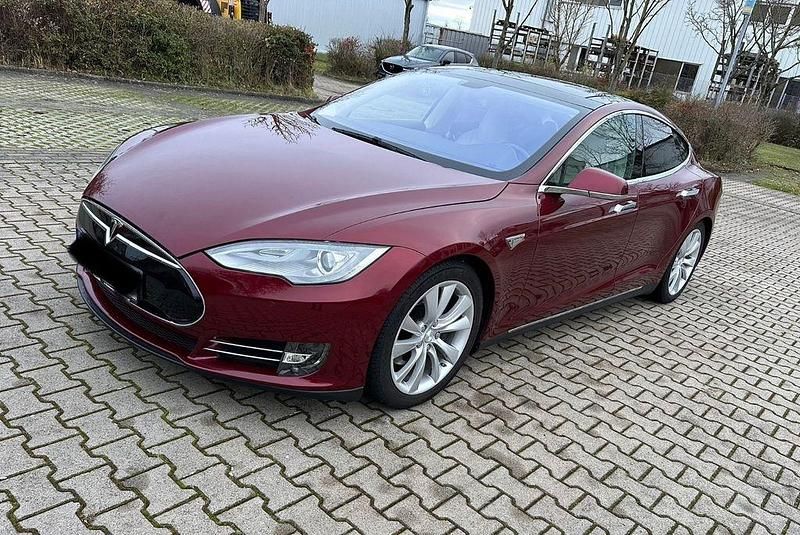 Rot Gebraucht 2013 Tesla Model S Kleinwagen | 16.000 € (Superpreis) - Bild 1/4