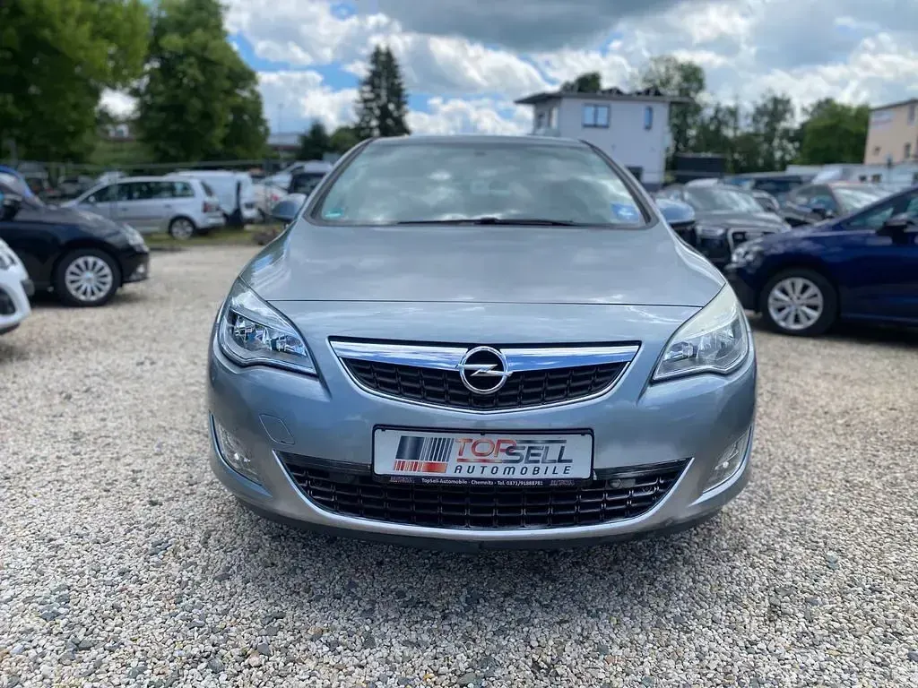 Gebraucht Opel Astra Edition 140 PS (102 kW) 2011 Silber Limousine