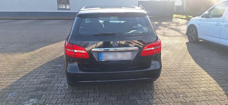 Gebraucht Mercedes B200 136 PS (100 kW) 2014 Schwarz Van / Kleinbus