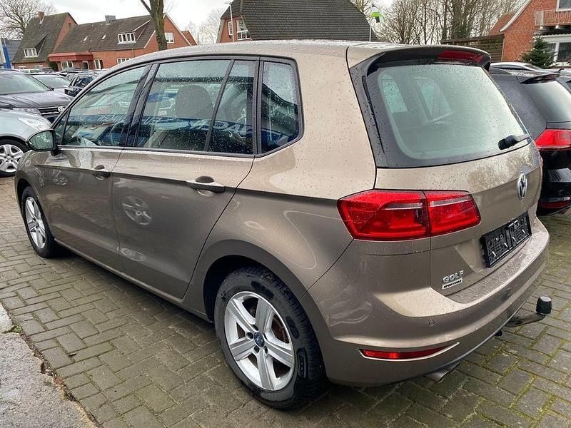 Gebraucht VW Golf VII 125 PS (91 kW) 2015 Gold Limousine