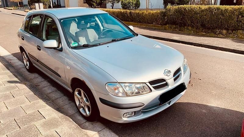 Gebraucht Nissan Almera 90 PS (66 kW) 2001 Silber Kleinwagen