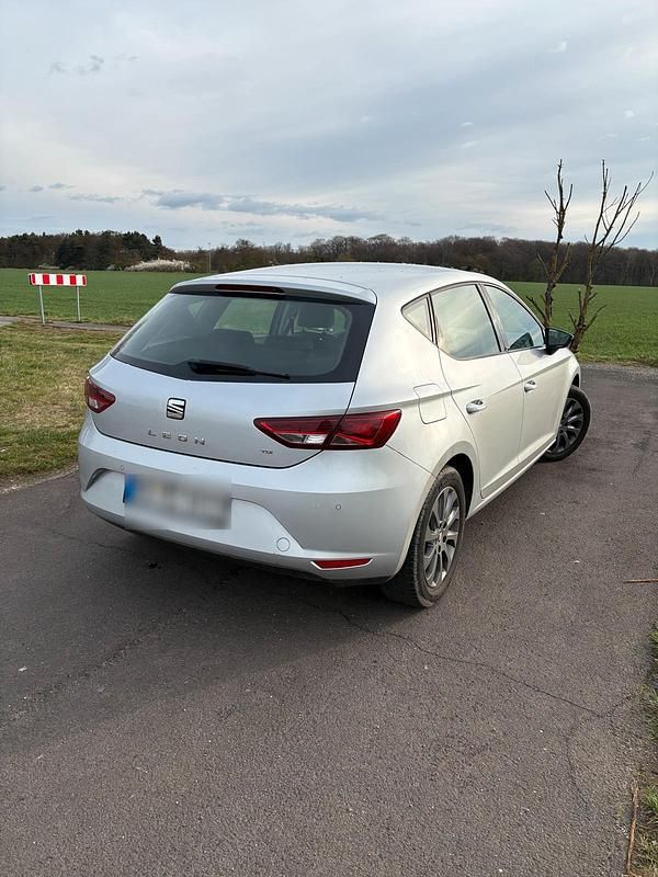 Gebraucht Seat Leon 105 PS (77 kW) 2014 Silber Kleinwagen