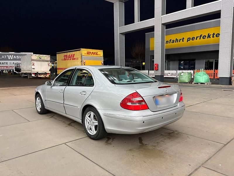 Gebraucht Mercedes E320 Elegance 224 PS (164 kW) 2002 Silber Limousine