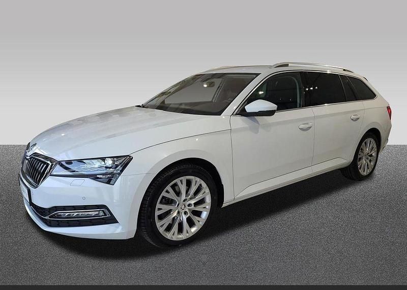 Gebraucht Skoda Superb Style 150 PS (110 kW) 2024 Weiß Kombi