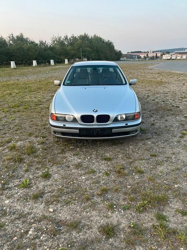 Silber Gebraucht 1997 BMW 520 Limousine | 3.400 € (Fairer Preis) - Bild 1/4