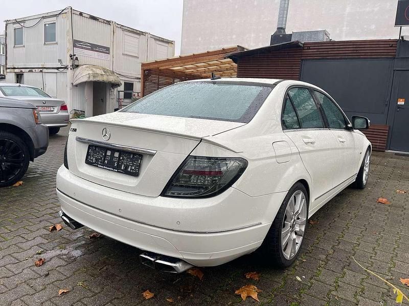 Gebraucht Mercedes C350 272 PS (200 kW) 2007 Calcitweiss  unilack Limousine