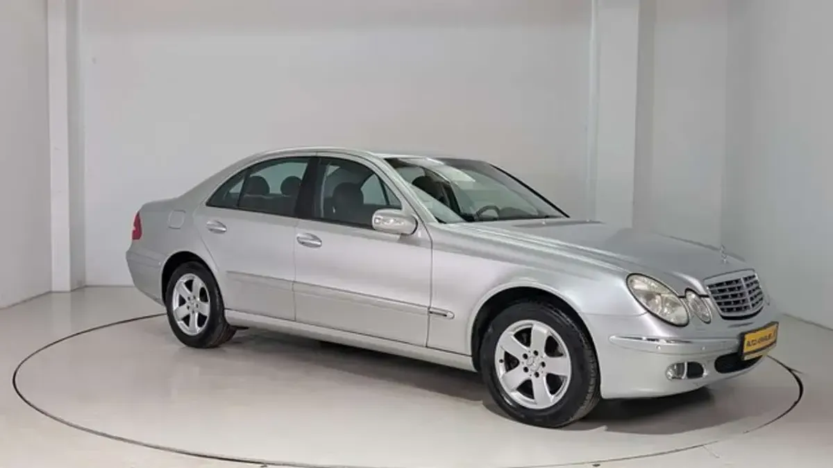 Gebraucht Mercedes E320 Elegance 224 PS (164 kW) 2004 Brillantsilber metallic Limousine