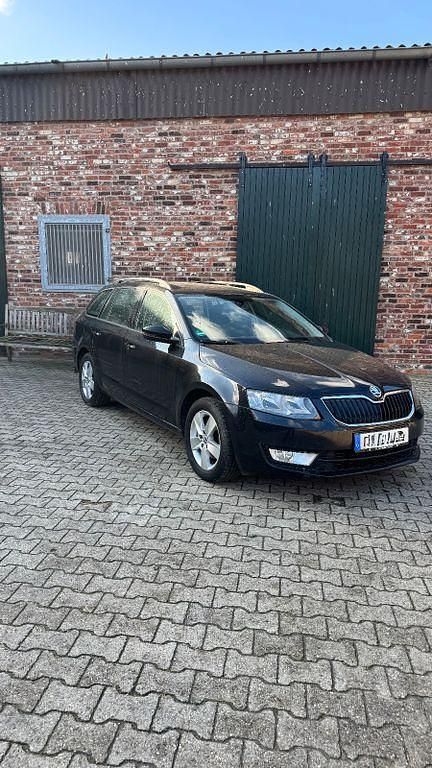 Schwarz Gebraucht 2016 Skoda Octavia Limousine | 9.200 € (Superpreis) - Bild 1/4