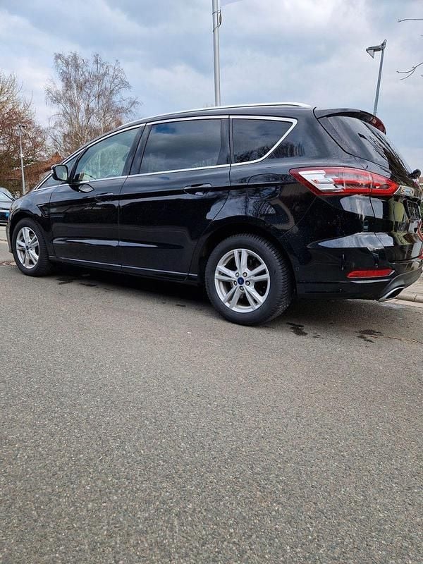 Gebraucht Ford S-MAX Titanium 190 PS (139 kW) 2020 Schwarz Van / Kleinbus