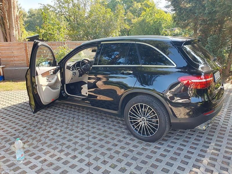 Second-hand Mercedes GLC250 204 CP (150 kW) 2017 Negru SUV
