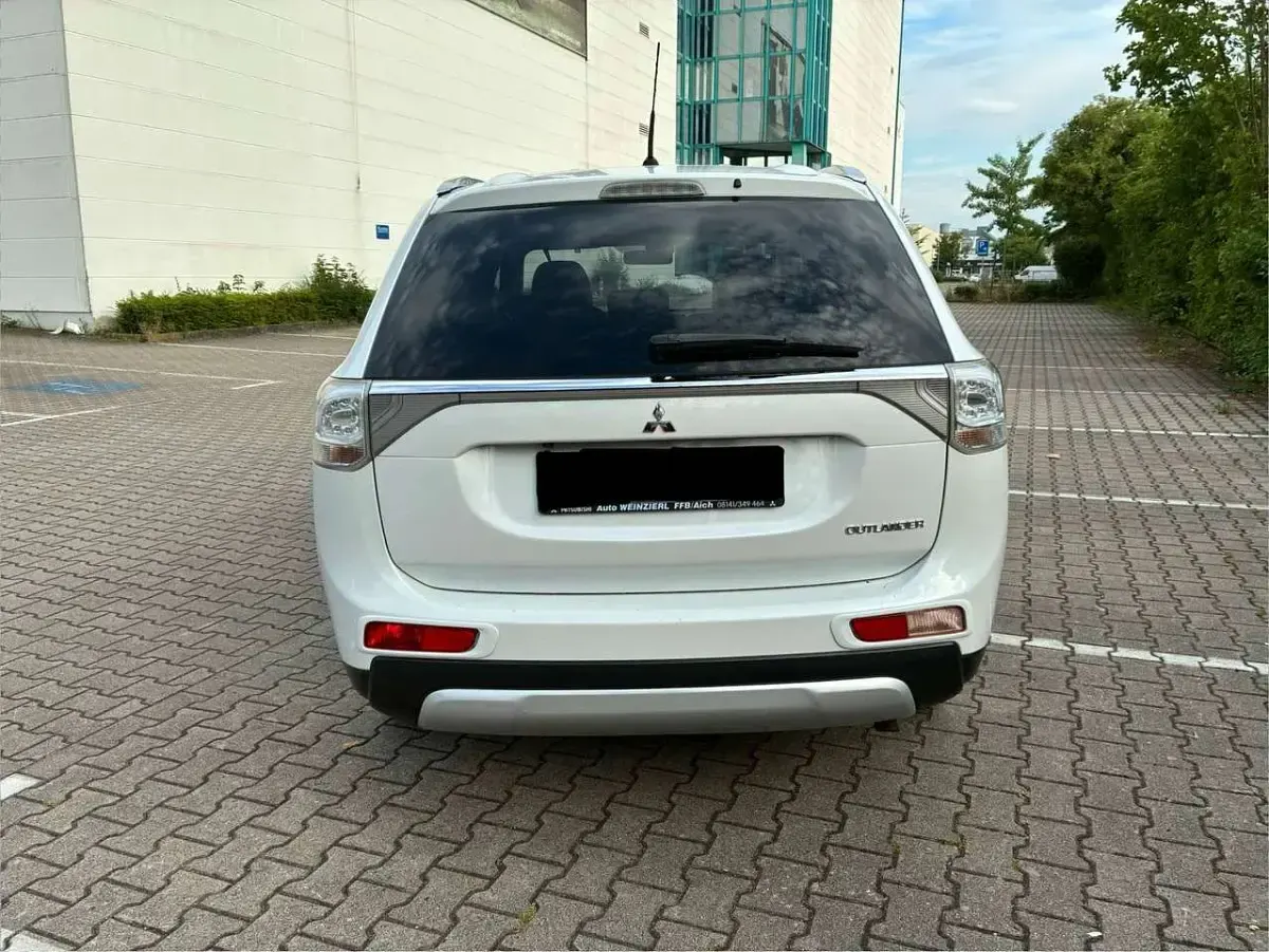 Gebraucht Mitsubishi Outlander Diamant Edition 150 PS (110 kW) 2014 Weiß SUV