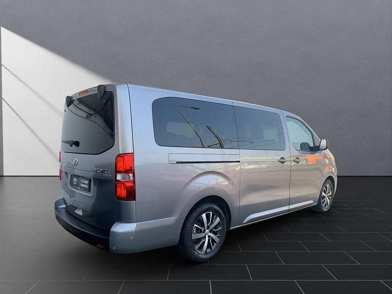 Gebraucht Toyota Proace Verso Team 177 PS (130 kW) 2025 Silber Kombi