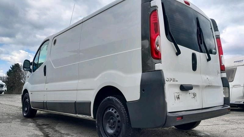 Gebraucht Opel Vivaro 114 PS (83 kW) 2010 Weiß Van / Kleinbus
