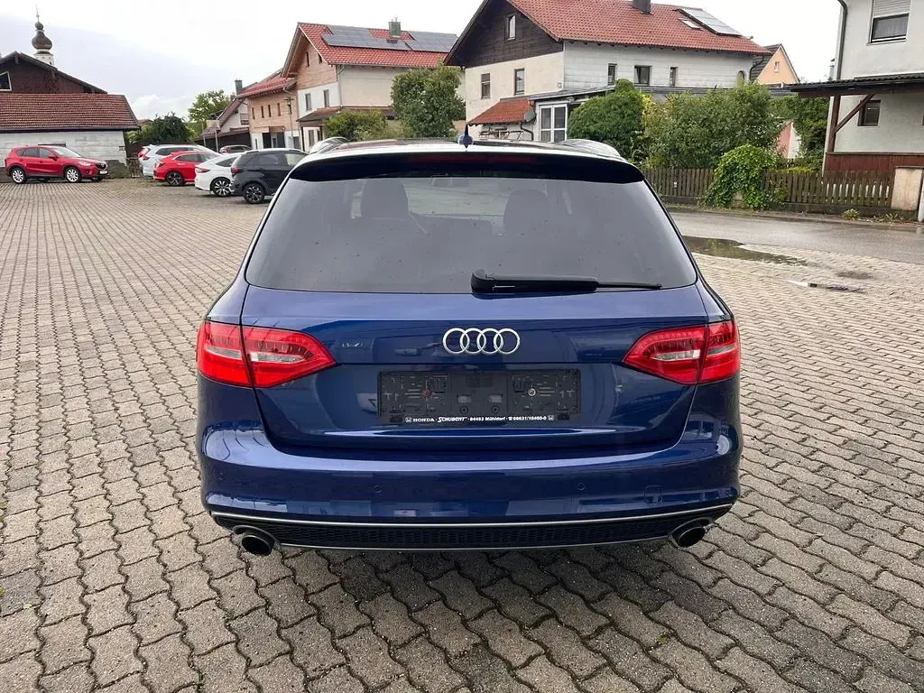 Gebraucht Audi A4 Ambition 170 PS (125 kW) 2015 Scubablau (metallic) Kombi