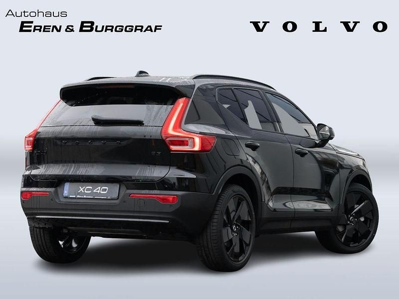 Neu Volvo XC40 Plus 163 PS (119 kW) 2026 Schwarz SUV
