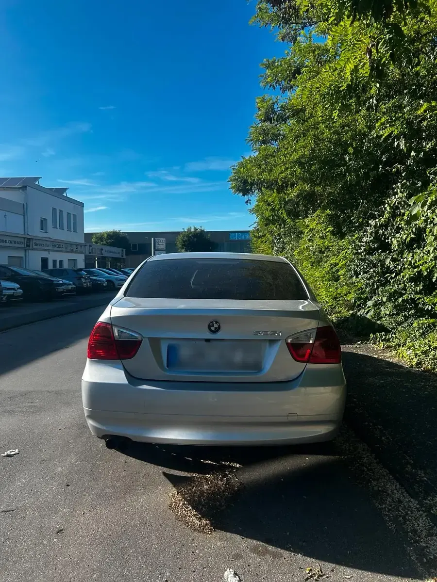 Gebraucht BMW 323 177 PS (130 kW) 2007 Grau Limousine