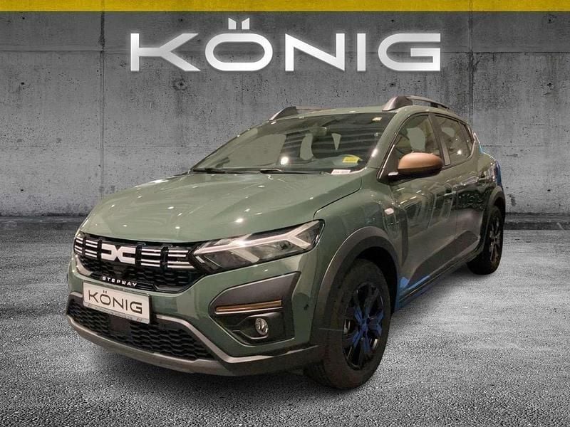Safarigrüngrau (grau) Gebraucht 2024 Dacia Sandero Expression Kleinwagen | 16.948 € (Guter Preis) - Bild 1/4