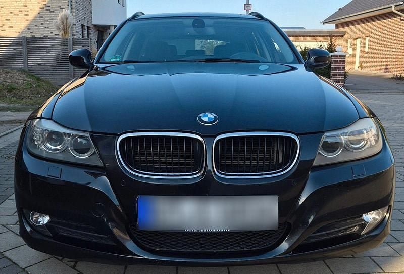 Gebraucht BMW 318 143 PS (105 kW) 2010 Schwarz Kombi