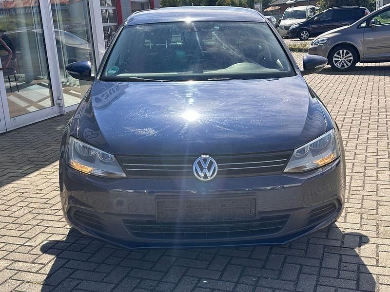 Gebraucht VW Jetta Comfortline 105 PS (77 kW) 2012 Blau Limousine