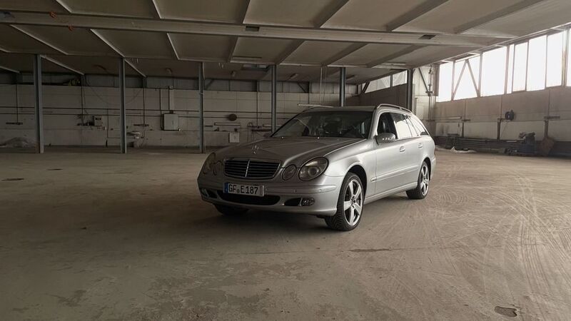 Silber Gebraucht 2003 Mercedes E220 Classic Limousine | 2.200 € (Guter Preis) - Bild 1/4