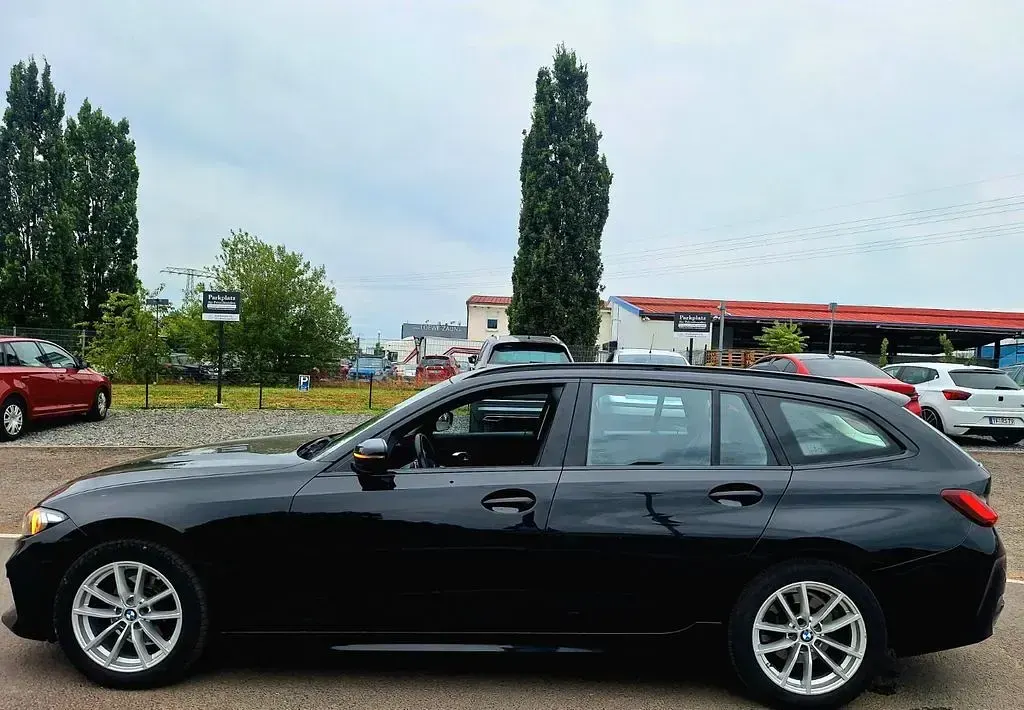 Gebraucht BMW 318 Sport Line 136 PS (100 kW) 2023 Schwarz Limousine