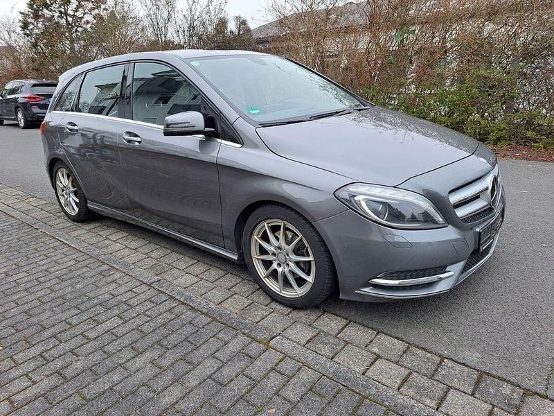 Gebraucht Mercedes B200 136 PS (100 kW) 2014 Grau Van / Kleinbus