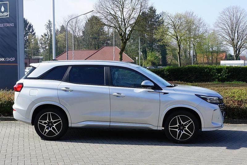 Neu DFSK E5 177 PS (130 kW) 2026 Silber SUV