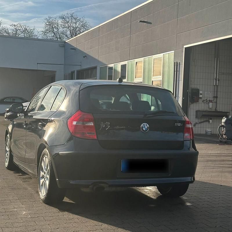 Gebraucht BMW 116 122 PS (89 kW) 2010 Schwarz Kleinwagen
