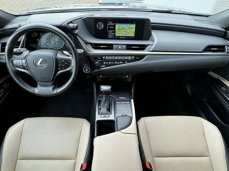 Gebraucht Lexus ES300H 178 PS (130 kW) 2020 Grau Limousine