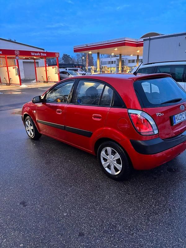 Gebraucht Kia Rio 97 PS (71 kW) 2006 Rot Kleinwagen