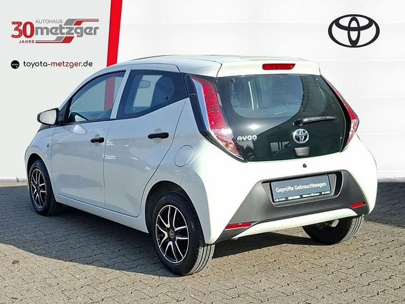 Gebraucht Toyota Aygo 69 PS (50 kW) 2018 Weiß Kleinwagen