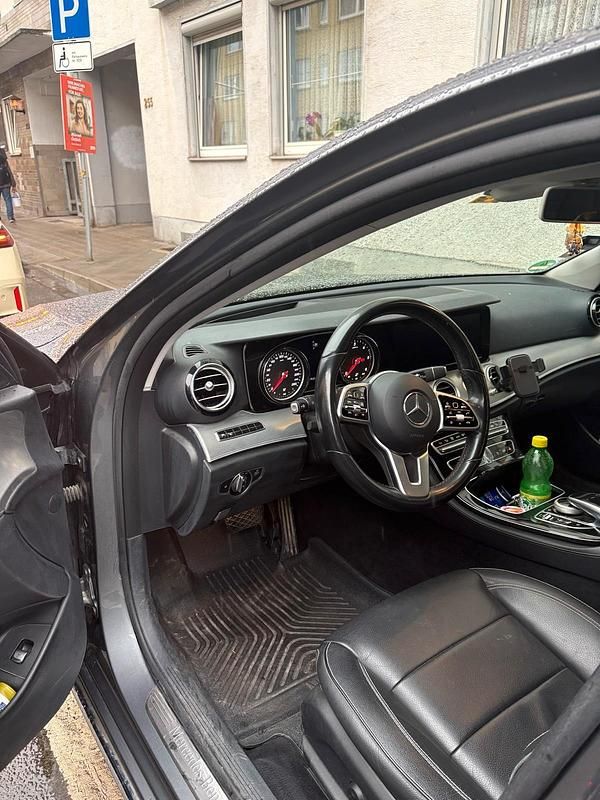 Gebraucht Mercedes E220 194 PS (142 kW) 2018 Grau Limousine