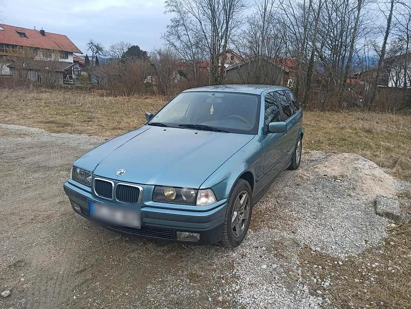 Grün Gebraucht 1997 BMW 318 Kombi | 1.000 € (Superpreis) - Bild 1/4