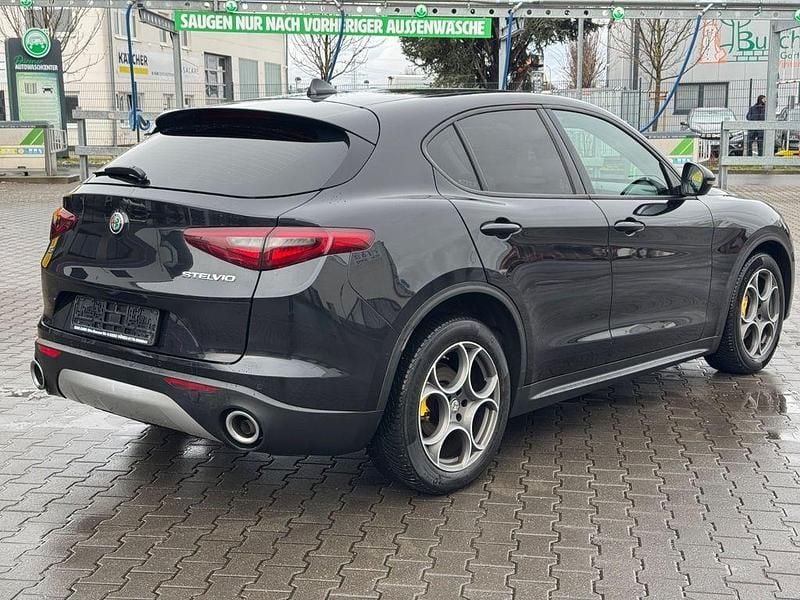Gebraucht Alfa Romeo Stelvio Super 150 PS (110 kW) 2018 Schwarz SUV