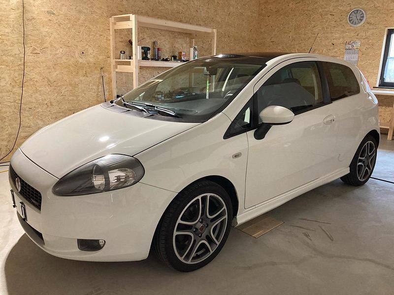 Weiß Gebraucht 2009 Fiat Punto Kleinwagen | 4.500 € (Teuer) - Bild 1/4