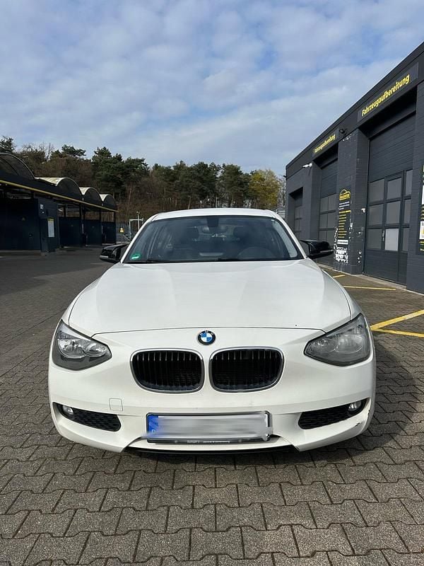 Gebraucht BMW 114 102 PS (75 kW) 2014 Weiß Kleinwagen