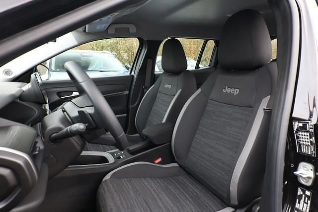 Neu Jeep Avenger Longitude 110 PS (80 kW) 2025 Volcano black volcano black SUV