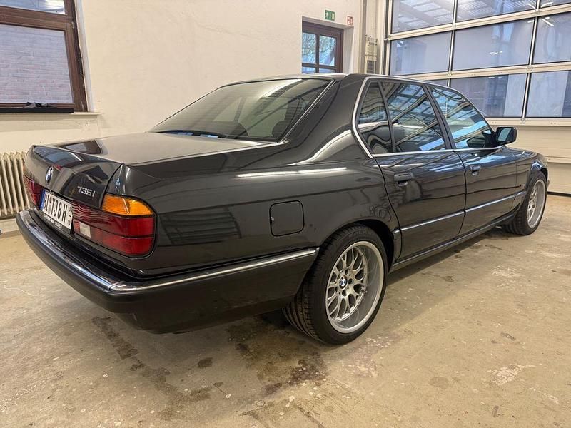 Gebraucht BMW 735 211 PS (155 kW) 1989 Schwarz Limousine