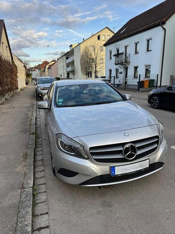 Gebraucht Mercedes A200 156 PS (114 kW) 2012 Silber Kleinwagen