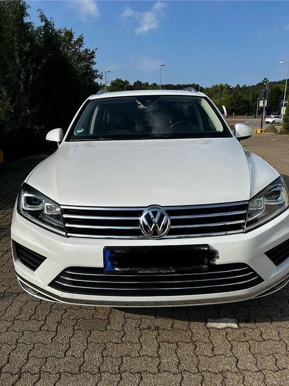 Weiß Gebraucht 2017 VW Touareg SUV | 28.499 € (Etwas zu teuer) - Bild 1/4