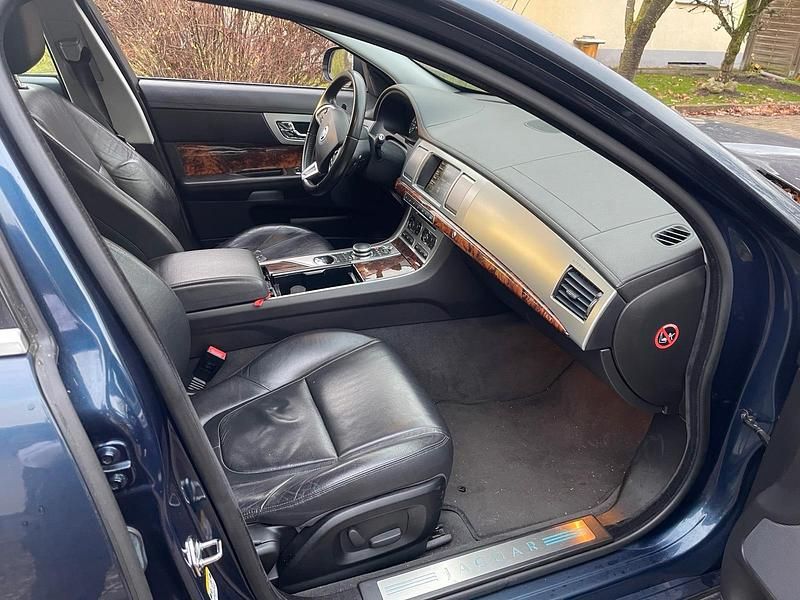 Gebraucht Jaguar XF 200 PS (147 kW) 2013 Blau Limousine